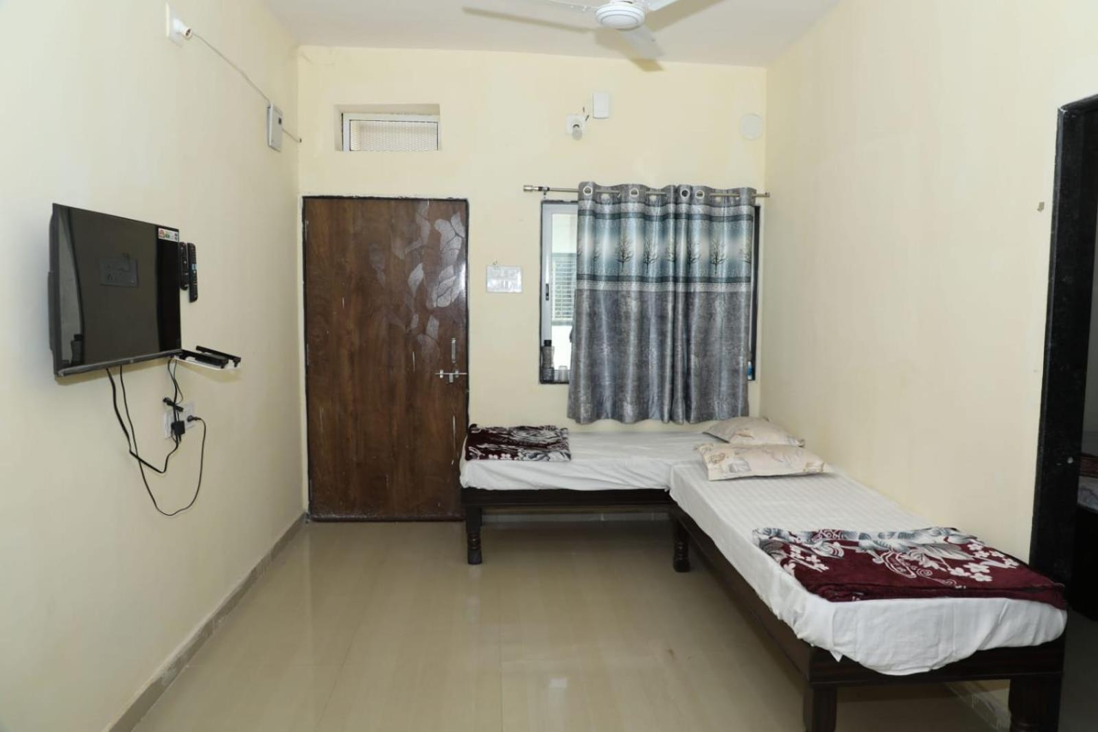 Aradhya Prime Home Stay Garudeshwar 外观 照片